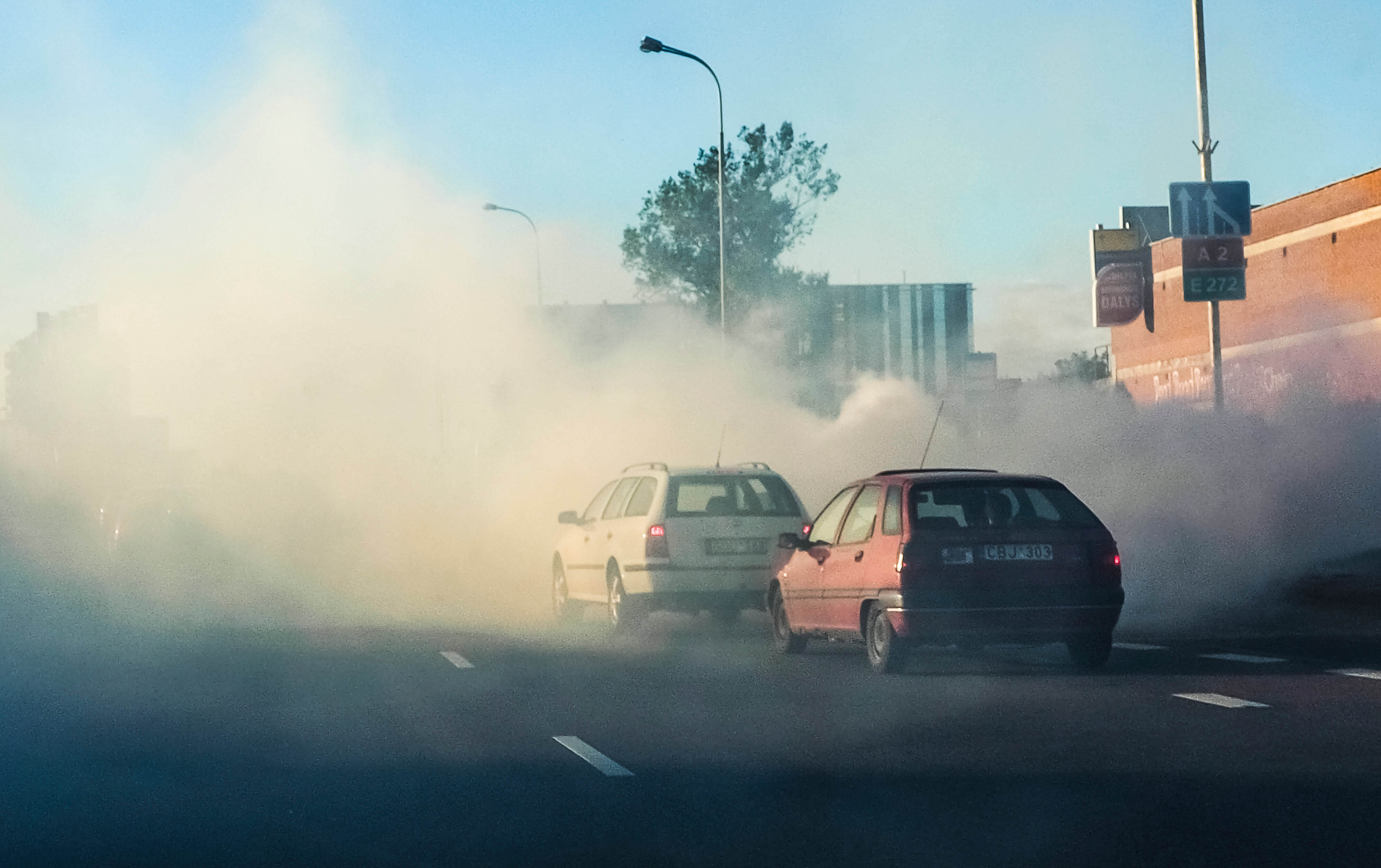 Sugedes automobilis,dūmai,tarša