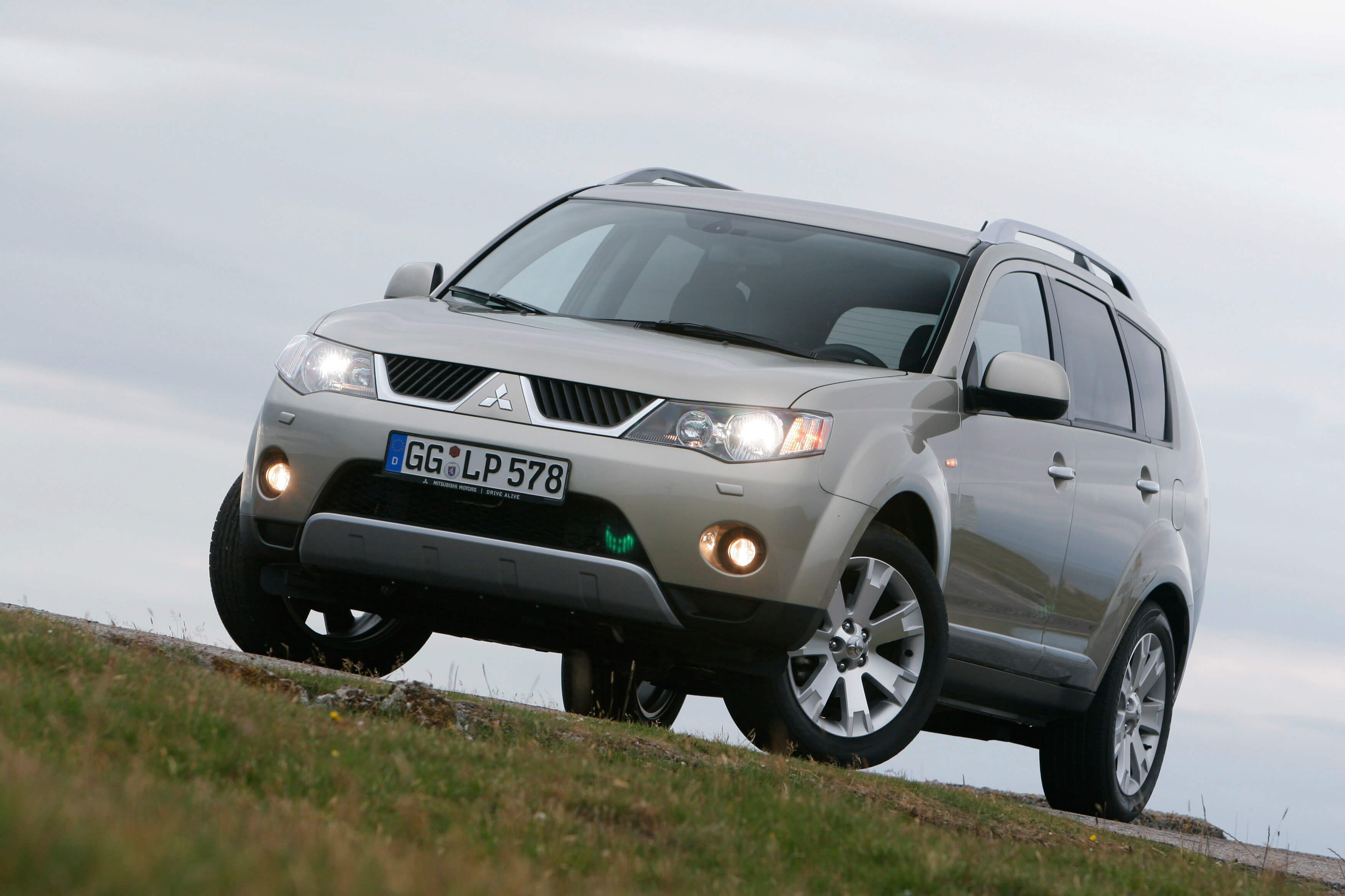 Mitsubishi outlander двухлитровый. Мицубиси Аутлендер XL 2007. Mitsubishi Outlander XL 2008. Mitsubishi Outlander XL 2007. Mitsubishi Outlander XL 2006-2010.