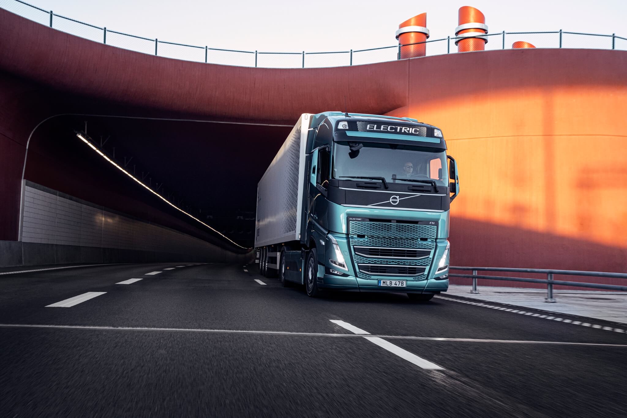 „Volvo Trucks“ ragina sparčiau elektrifikuoti sunkvežimius