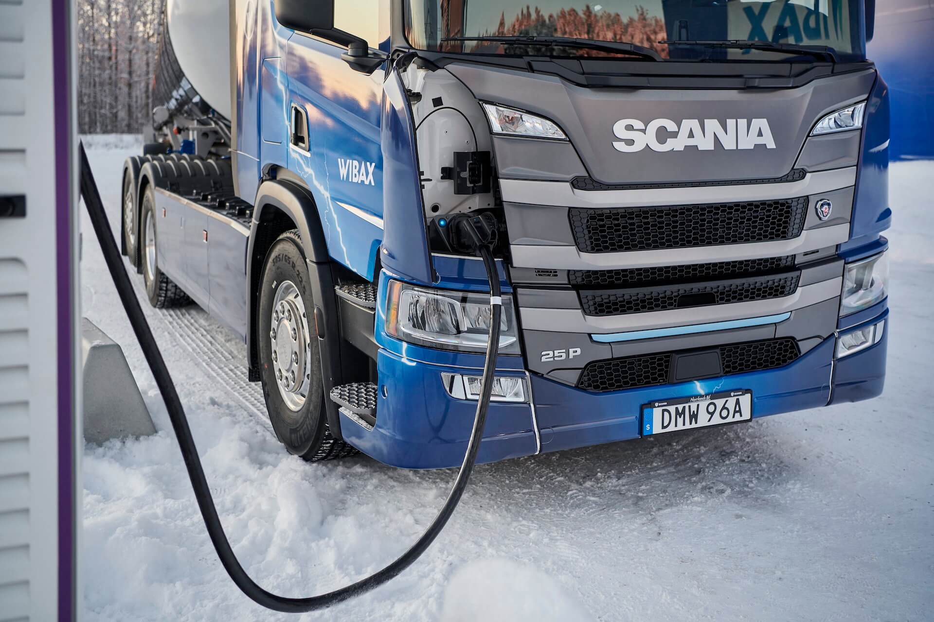 „Scania“ ekserpmentuoja su  elektriniais sunkvežimiais